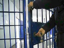 Avellino, sventata clamorosa evasione di due detenuti dal carcere