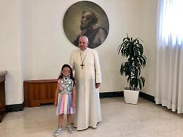 La piccola Noemi incontra Papa Francesco
