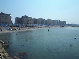 Gestore del lido muore dopo aver soccorso due bambini in mare