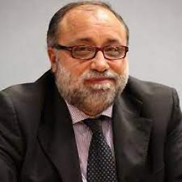 «Obeso cardiopatico e un 90enne reclusi a Poggioreale»