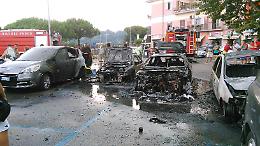 Cinque auto in fiamme,<br>inferno a Lucrino