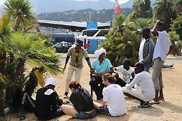 Ventimiglia, fermati <br>al confine 2 francesi armati di mazze <br>e coltelli