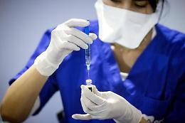 Gimbe: giù numero nuovi vaccinati e terze dosi a rilento