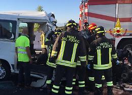 Pulmino contro tir, strage sull’A4