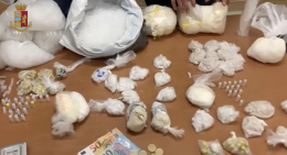 Scampia, nasconde la droga in un ascensore: arrestato