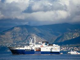 Migranti, in tre si gettano in mare da nave Msf