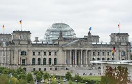 Germania, arrestati 25 estremisti di destra: pianificavano assalto al Bundestag