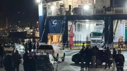 Allarme bomba sul traghetto, passeggeri evacuati e notte a terra