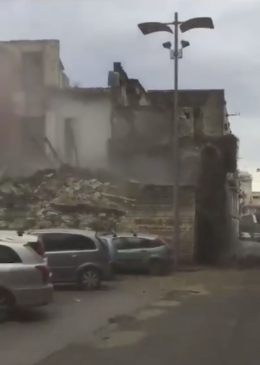 Paura ad Afragola, crolla edificio disabitato