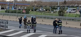 Scontri tra tifoserie di Napoli e Roma in autostrada: supporter giallorosso in ospedale