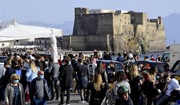 Turismo, Napoli fa il pieno: affluenze senza precedenti