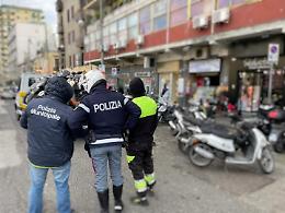 Controlli ai Decumani, rimossi 22 scooter abbandonati