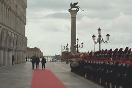 Renzi e Hollande incontrano i genitori di Valeria Solesin