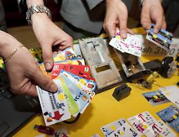 Carte di credito clonate, 26 arresti