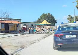 Controlli al campo rom di Giugliano, sequestrate auto e centraline