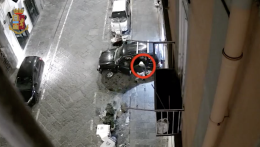 Sfonda box auto per rubare, arrestato dalla polizia