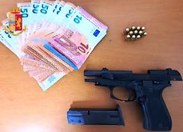 Fermato con una pistola rubata, in manette