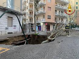 Voragine, scarichi anomali in via Bonito