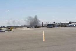 Libia, bombe sull'aeroporto di Tripoli