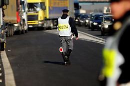 Inferno di lamiere sulla A1, due morti e cinque feriti tra Afragola e Acerra
