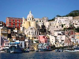 Procida Capitale della Cultura 2022: in prova il primo bus elettrico  