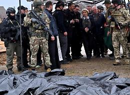Ucraina-Russia, von der Leyen a Bucha: "Crudeltà esercito di Putin, umanità in frantumi"