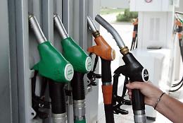 Caro carburanti, oggi ancora prezzi in calo per benzina e diesel