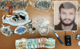 Mezzo chilo di droga in casa, 23enne fermato ai sette palazzi