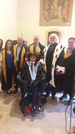 Malato di Sla si laurea con 110 e lode alla Pegaso