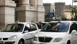 Fase 2 a Napoli, taxi a prezzo fisso con la “tariffa Covid"