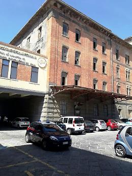 Tentano di entrare nella fabbrica dismessa per emulare ragazzi sui tetti: bloccati dai carabinieri