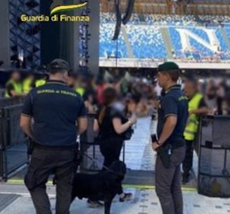 Contraffazione e droga, controlli della Finanza al concerto di Vasco Rossi