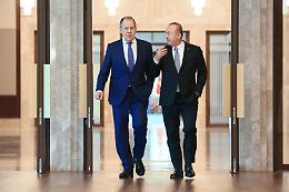 Lavrov: «Incontro Putin-Zelensky solo dopo ripresa negoziati»