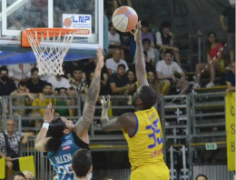 Basket A2 finale playoff, la Givova Scafati vince anche gara-2 con Cantù