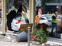 Auto sulla folla a Berlino, trovata rivendicazione