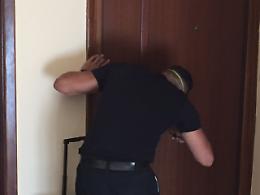 Pozzuoli, agenti bloccano <br>i ladri nell'appartamento