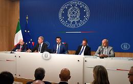 Misure per taxi e caro voli. Arriva prelievo su extraprofitti banche