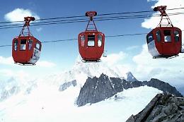 Paura sul Monte Bianco: 110 persone bloccate a 3mila metri d'altezza