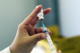 Covid, in Campania quarta dose di vaccino al 9,7%