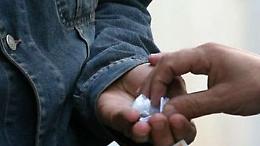 Allestiscono una baracca per vendere droga: presi in due ad Afragola