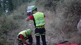 Un 86enne precipita in canale, salvato dai soccorritori