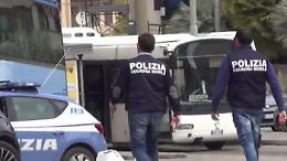 Armi, munizioni e refurtiva in casa: arrestata coppia