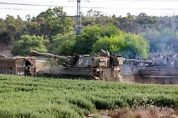 Israele: 600 morti, siamo in guerra. E schiera i carri armati