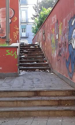Piazza Cavour, vergogna davanti alla metropolitana