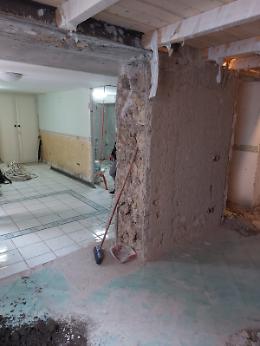 Rischio crollo, polizia locale sequestra cantiere abusivo