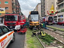 Incidente Milano, 14enne in bici muore investito da tram