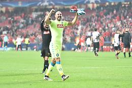 Napoli da Champions col Benfica: gli azzurri volano agli ottavi