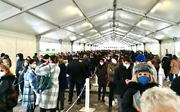Ore di fila per prima e terza dose, Mostra d'Oltremare presa d'assalto 