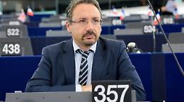 Autonomia: Pedicini, De Luca sempre più finto paladino Sud