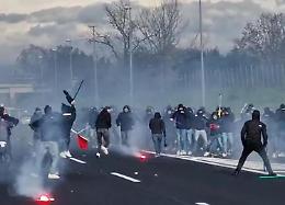 Scontri in A1, in corso identificazione dei tifosi violenti